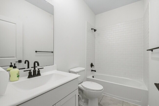 Photo - 8427 Bay Rdg Cir