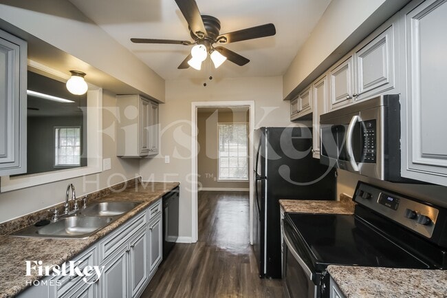 Photo - 2901 Clarke Rd