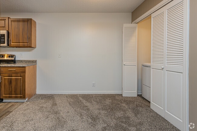 1BR, 1BA - 771SF