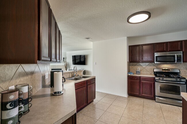 Photo - 16823 Blackberry Lily Ln