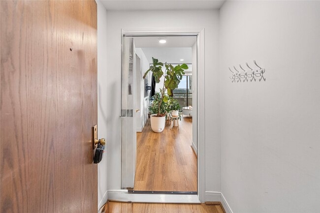 Photo - 14 Greenway Plz Unit 23P