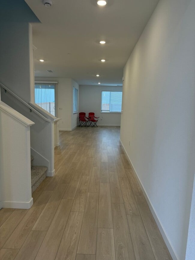 Photo - Beautiful Sacramento 5 Bedroom 3 Bathroom 3000 Sqft. Home for Rent