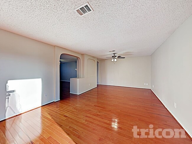 Photo - 2036 Talon Dr