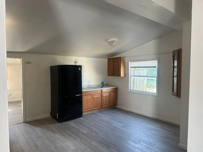 Building Photo - LIMITED TIME**NO APPLICATION FEE**1/2 OFF ...