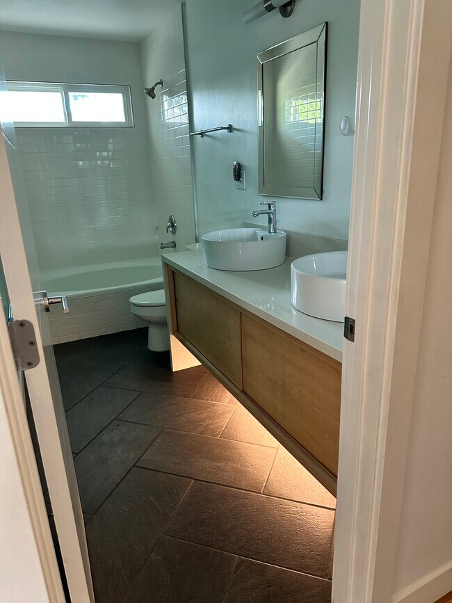 Photo - 3102 E Vanowen Ave