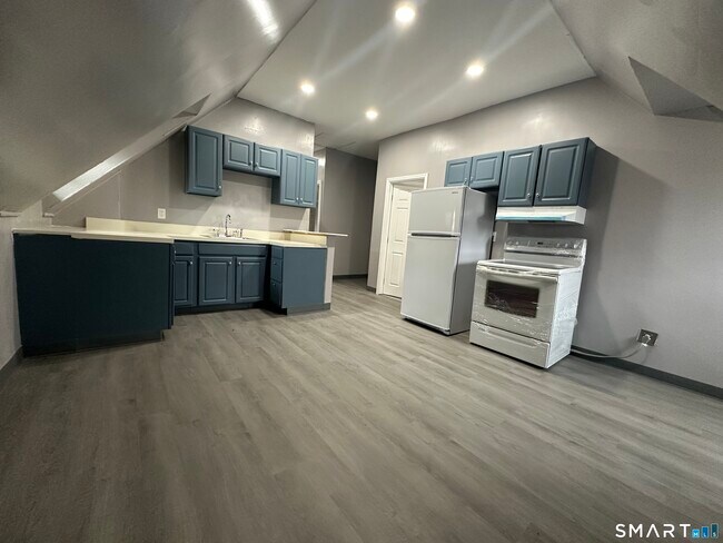 Photo - 402 Sigourney St Unit 3rd Floor