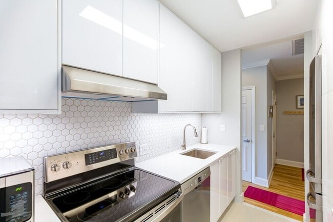 Photo - 1916 17th St NW