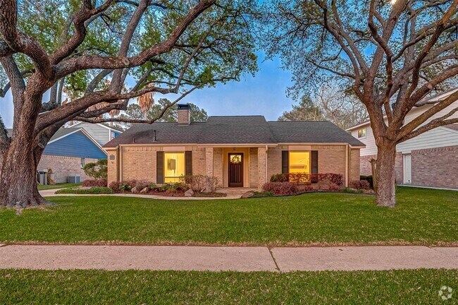 Building Photo - 15623 Boulder Oaks Dr Rental