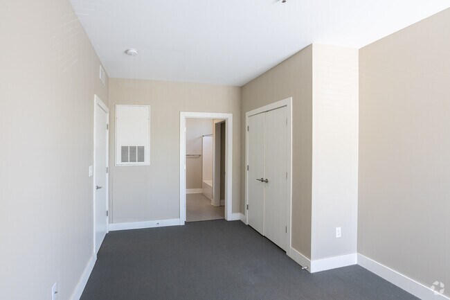 1BR, 1BA - 610 SF - Bedroom