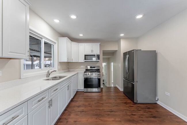 Photo - 125 S Main St