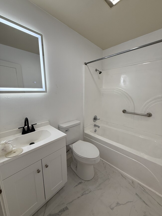 Photo - 103 Edwards St