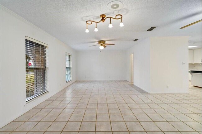 Photo - 318 Columbine St