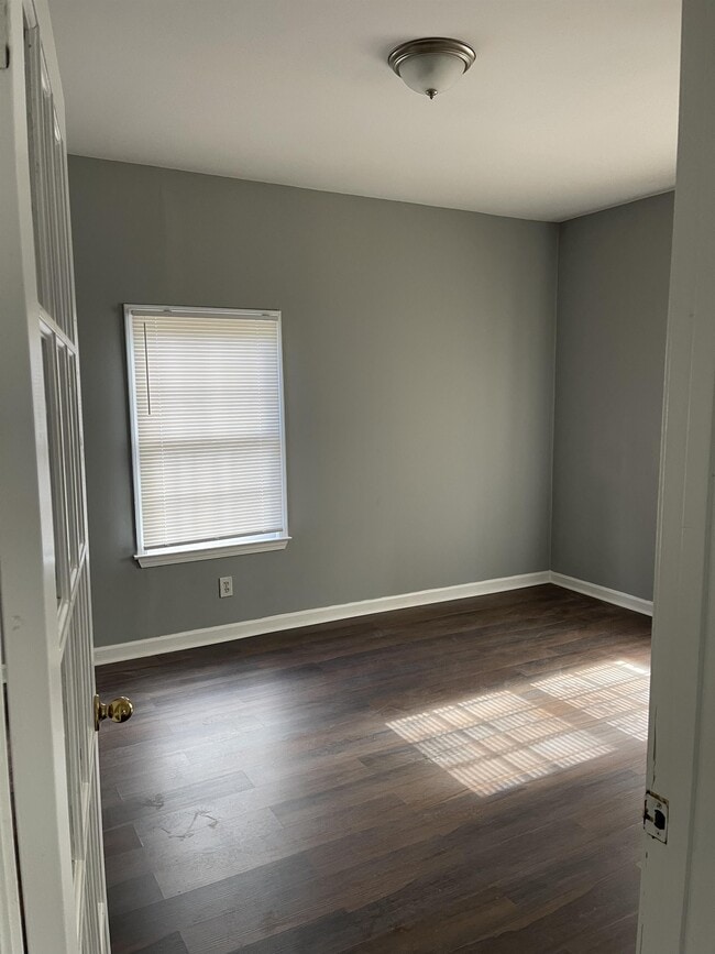 Photo - 2162 Montrose Ave SW