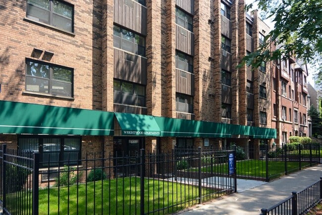 Building Photo - 665 W Wrightwood Ave Rental