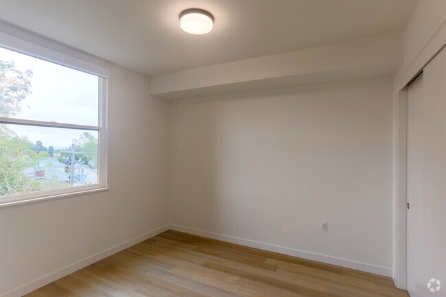 1BR, 1BA - 565SF - Bedroom