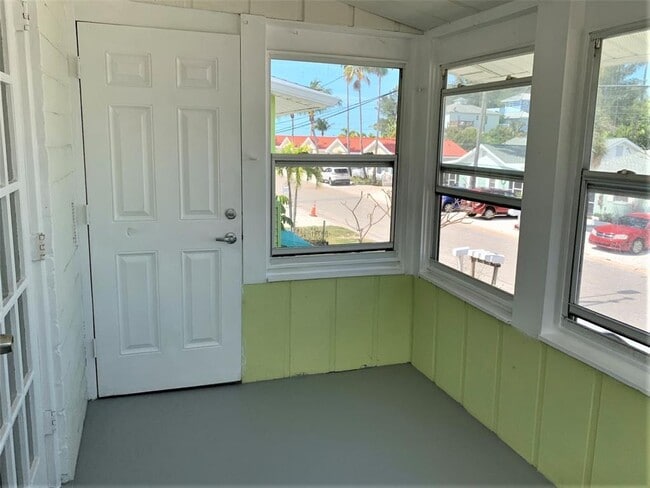 61 81st Ave Unidad 3
