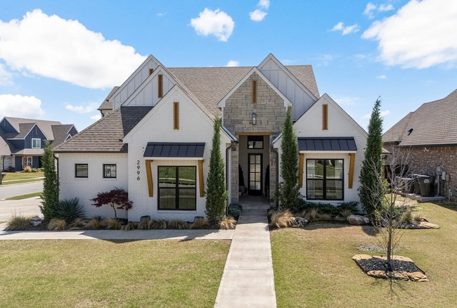 Building Photo - Gorgeous 4 bedroom & 4 Bath Luxury Home in...