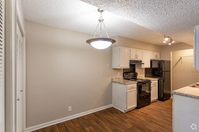 1BR, 1BA - 809SF - Pebble Creek