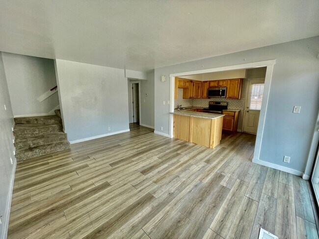 1152 1400 W St