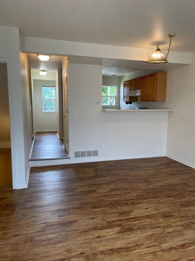 Photo - 2950 Neil Dr Unit Apt 8