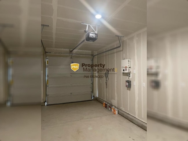 Photo - "Charming 3-Bed Haven with Granite Elegance in Merced!"