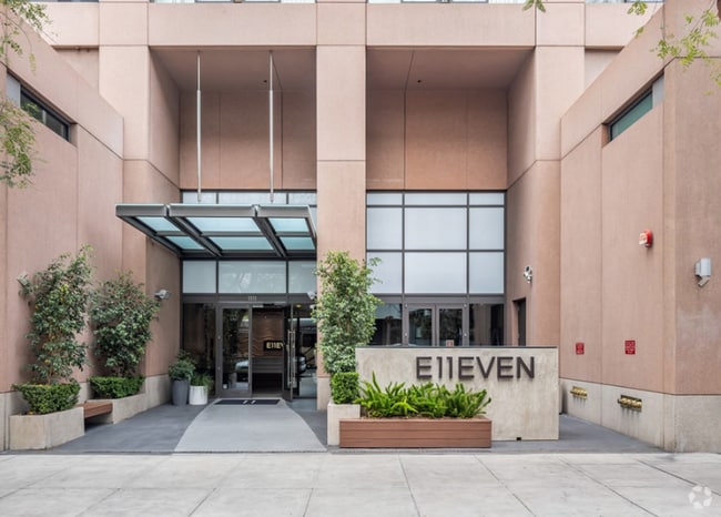 Building Photo - Modern 1-Bedroom Loft in the Heart of Sout...