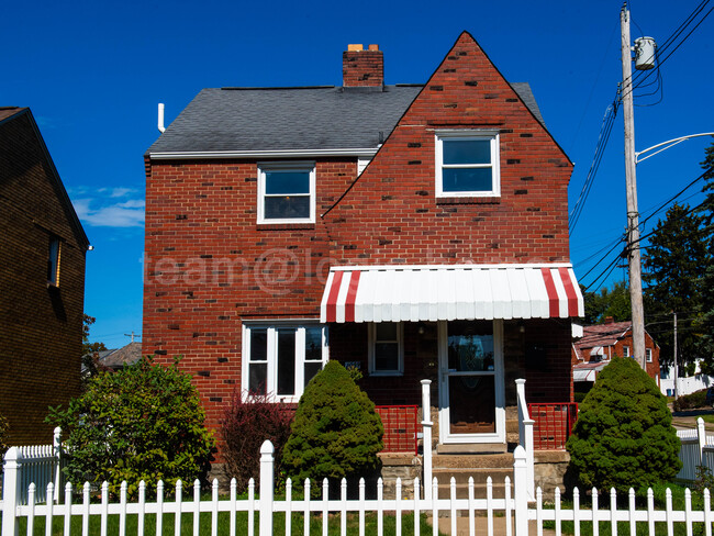 Building Photo - 1059 Bayridge Ave Rental