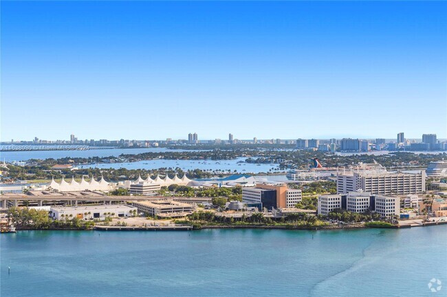 Building Photo - 335 S Biscayne Blvd Unit 3404 Rental