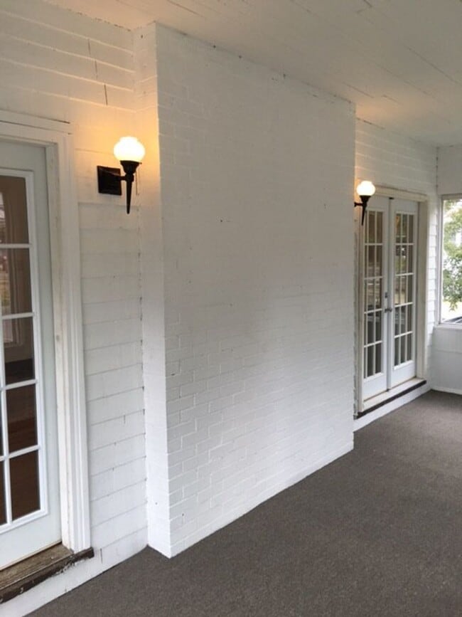 Photo - 297 E Lane Ave