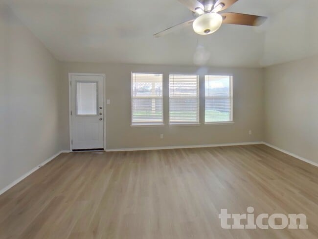 Photo - 421 Rowdy Dr