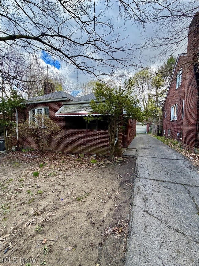 Building Photo - 119 Upland Ave