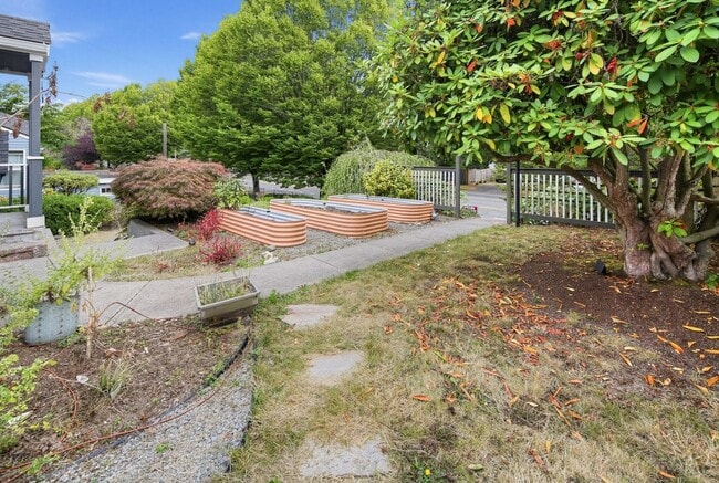 8607 35th Ave SW