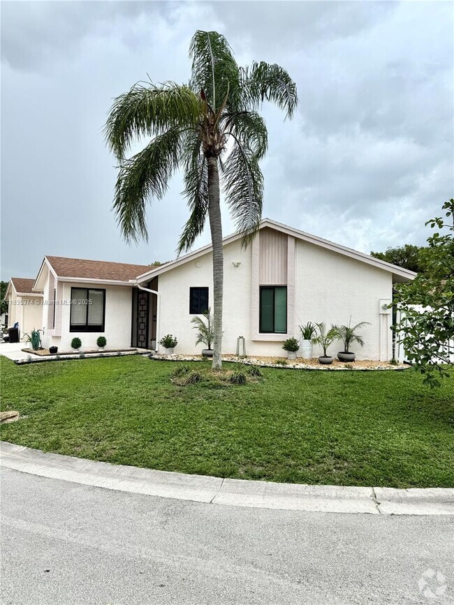 Building Photo - 9665 Golf State Park Way Rental