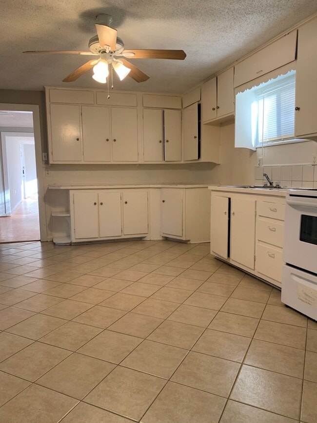 Photo - 1050 Dubois St