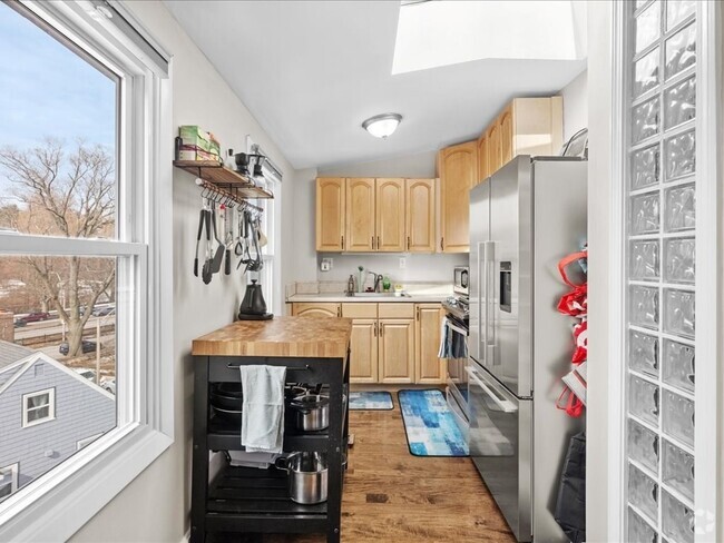 Building Photo - 47R Jamaica St Unit 3 Rental