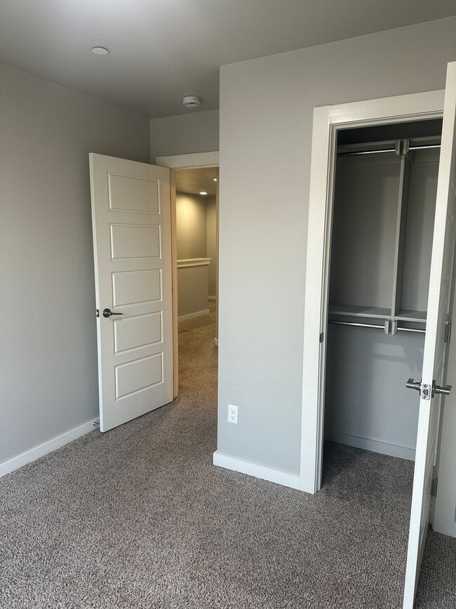 Photo - 3 Bedroom Townhome with ALL APPLIANCES at a great price!!
