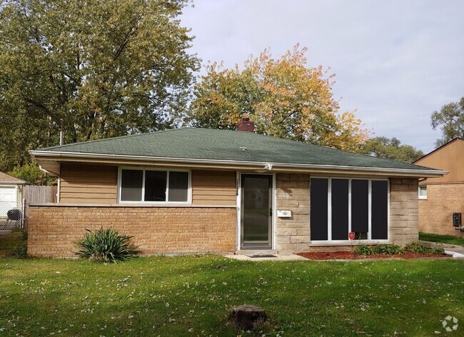 Building Photo - 2 Bedroom Ranch Home now available in Lans...