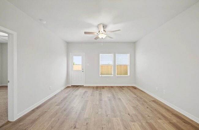 Photo - 4015 Crowning Ct