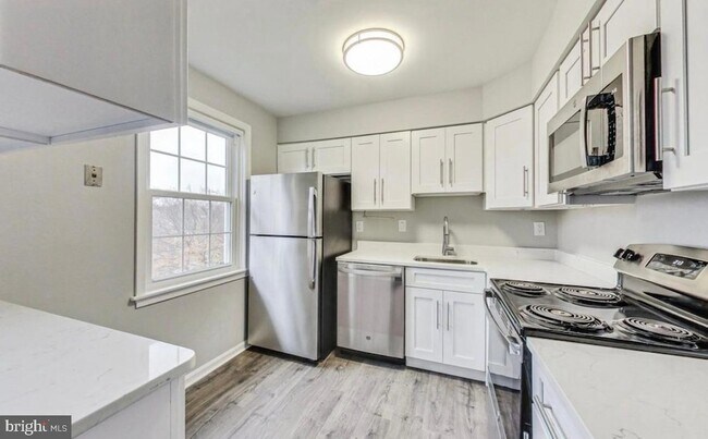 Photo - 2012 Fort Davis St SE Unit 201