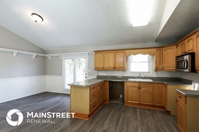 Photo - 541 Canterbury Ln