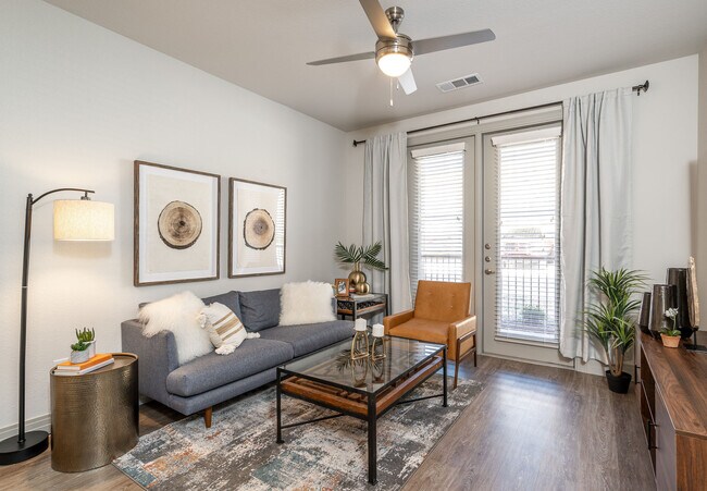 Photo - Olympus Hudson Oaks