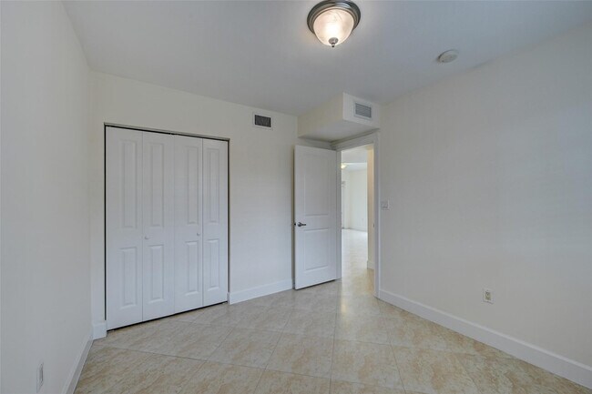 Photo - 410 SW 15th St Unidad 201