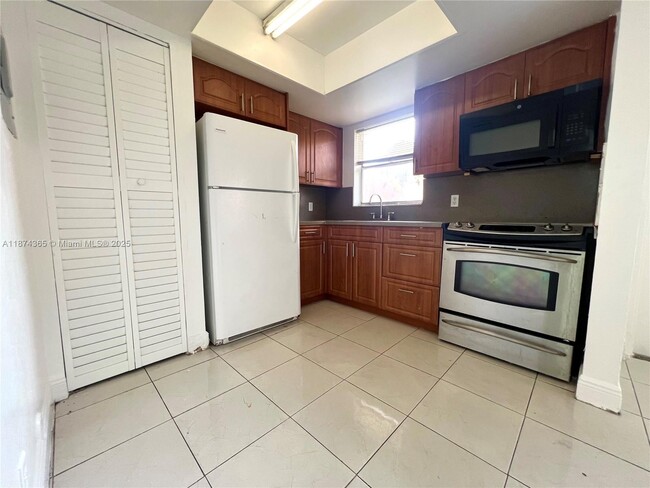 Photo - 101 NE 41st St Unidad F95