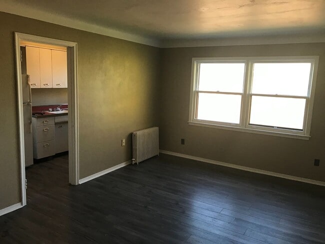 Photo - Upper level 1 bedroom available in West St... Unit 203