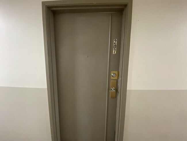 Photo - 999 Bowen Rd