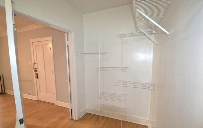 4406 N Rockwell St Unit 3