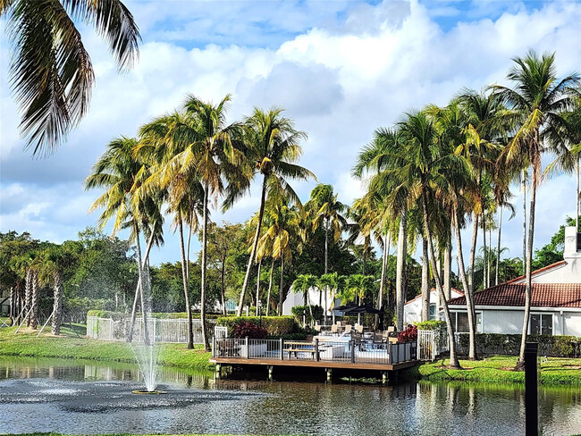 Photo - 651 Lyons Rd Unidad 10206