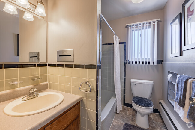 1BR, 1BA, Baño