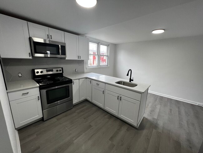 Photo - 817 Hughes St