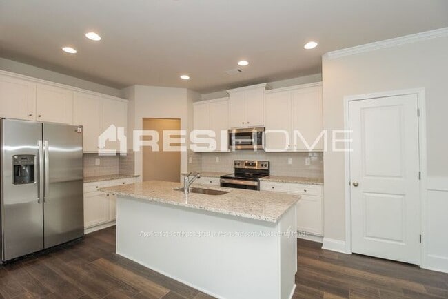 Photo - 2008 Halcyon Ln